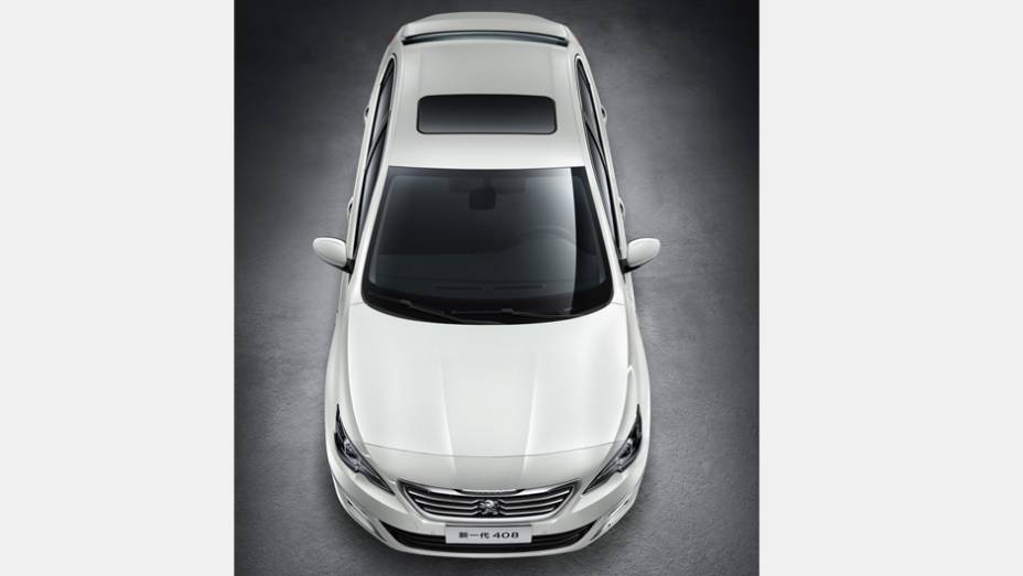 O ve&iacute;culo ser&aacute; oferecido com tr&ecirc;s motoriza&ccedil;&otilde;es: 1.6 aspirado com 117 cv, 1.8 de 140 cv e o j&aacute; conhecido 1.6 turbo (chamado de THP), com 165 cv. | <a href="https://beta-develop.quatrorodas.abril.com.br/noticias/saloes/pequim-2014/peugeot-408-sedan-tem-primeira-informaco" rel="migration"></a>