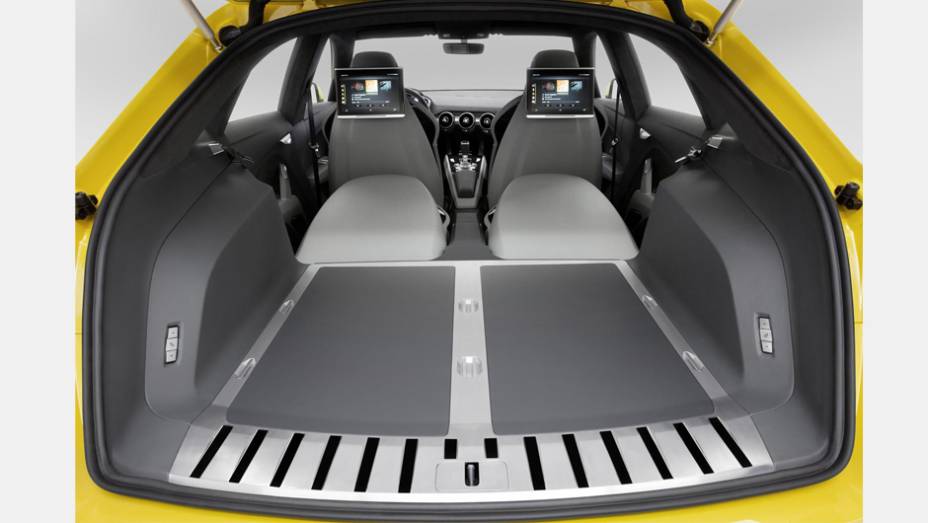 Detalhe do porta-malas do ve&iacute;culo. | <a href="https://beta-develop.quatrorodas.abril.com.br/noticias/saloes/pequim-2014/audi-tt-offroad-revelado-780298.shtml" rel="migration">Leia mais</a>