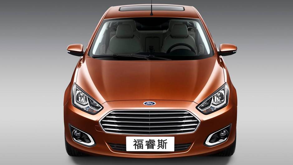 Equipado com motor 1.5 de quatro cilindros e duplo comando vari&aacute;vel de v&aacute;lvulas. | <a href="https://beta-develop.quatrorodas.abril.com.br/noticias/saloes/pequim-2014/ford-escort-esta-volta-modelo-sera-apresentado-pequim-779651.shtml" rel="migration">Leia mais</a>