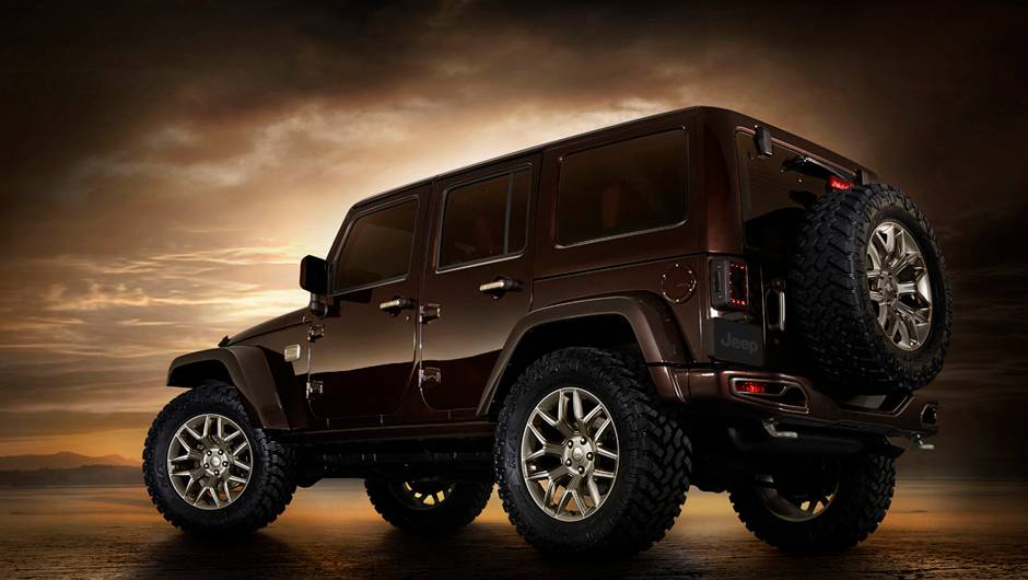 O ve&iacute;culo tem pintura marrom met&aacute;lico e interior com detalhes em couro feitos &agrave; m&atilde;o. | <a href="https://beta-develop.quatrorodas.abril.com.br/noticias/saloes/pequim-2014/jeep-wrangler-vira-conceito-sundancer-780308.shtml" rel="migration">Leia mais</a>