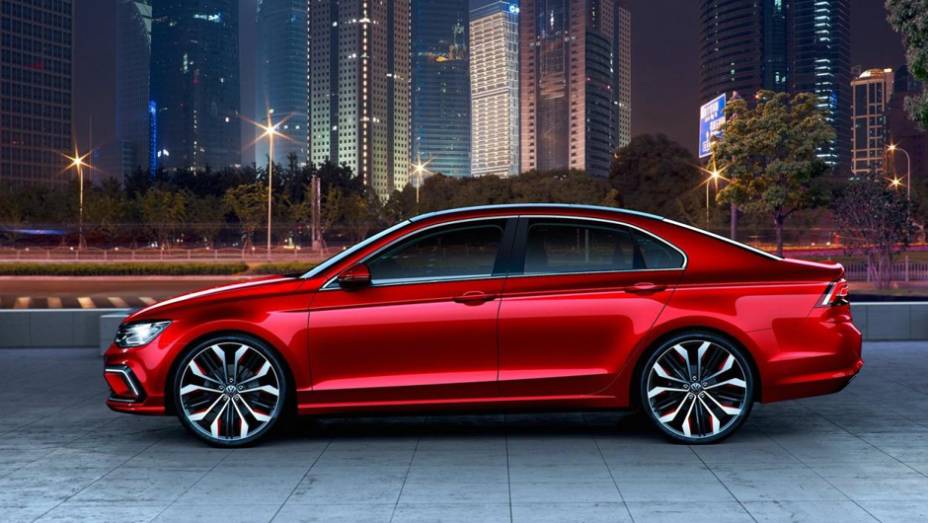 Volkswagen mostrou oficialmente o conceito New Midsize Coupe. | <a href="https://beta-develop.quatrorodas.abril.com.br/noticias/saloes/pequim-2014/conceito-volkswagen-new-midsize-coupe-sera-revelado-pequim-780074.shtml" rel="migration">Leia mais</a>