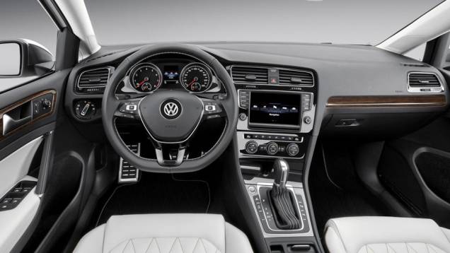 Ve&iacute;culo tem rodas de 20 polegadas com pneus 245/40 e escapamento duplo cromado. | <a href="https://beta-develop.quatrorodas.abril.com.br/noticias/saloes/pequim-2014/conceito-volkswagen-new-midsize-coupe-sera-revelado-pequim-780074.shtml" rel="migration">Leia mais</a>