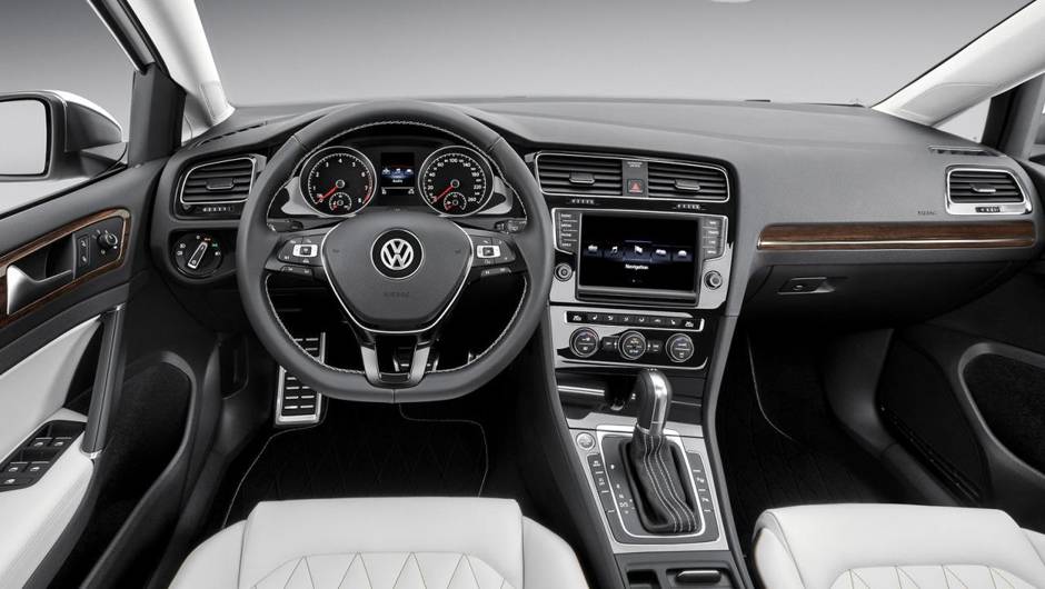 Ve&iacute;culo tem rodas de 20 polegadas com pneus 245/40 e escapamento duplo cromado. | <a href="https://beta-develop.quatrorodas.abril.com.br/noticias/saloes/pequim-2014/conceito-volkswagen-new-midsize-coupe-sera-revelado-pequim-780074.shtml" rel="migration">Leia mais</a>