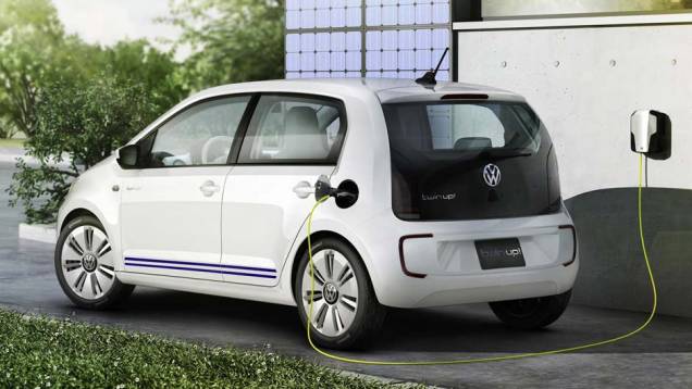 O compacto tem um motor de dois cilindros a diesel com 47 cv e outro el&eacute;trico, resultando em uma pot&ecirc;ncia combinada de 74 cv | <a href="https://beta-develop.quatrorodas.abril.com.br/noticias/saloes/toquio-2013/volkswagen-anuncia-twin-up-concept-759580.shtml" rel="migration"></a>