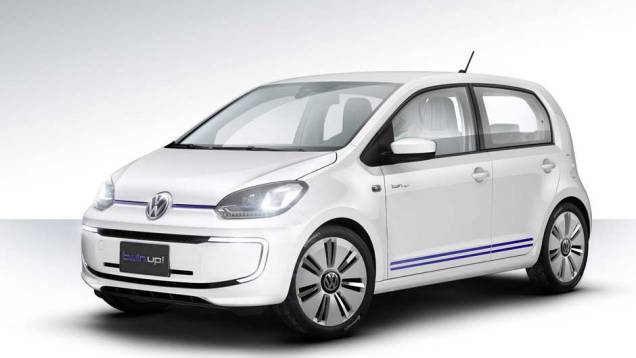 Embora seja econ&ocirc;mico, o carro n&atilde;o decepciona no desempenho: ele acelera de 0 a 100 km/h em 15,7 segundos e chega aos 140 km/h, limitados eletronicamente | <a href="https://beta-develop.quatrorodas.abril.com.br/galerias/saloes/toquio-2013/vw-twin-up-760756.shtml" rel="migration">Leia</a>