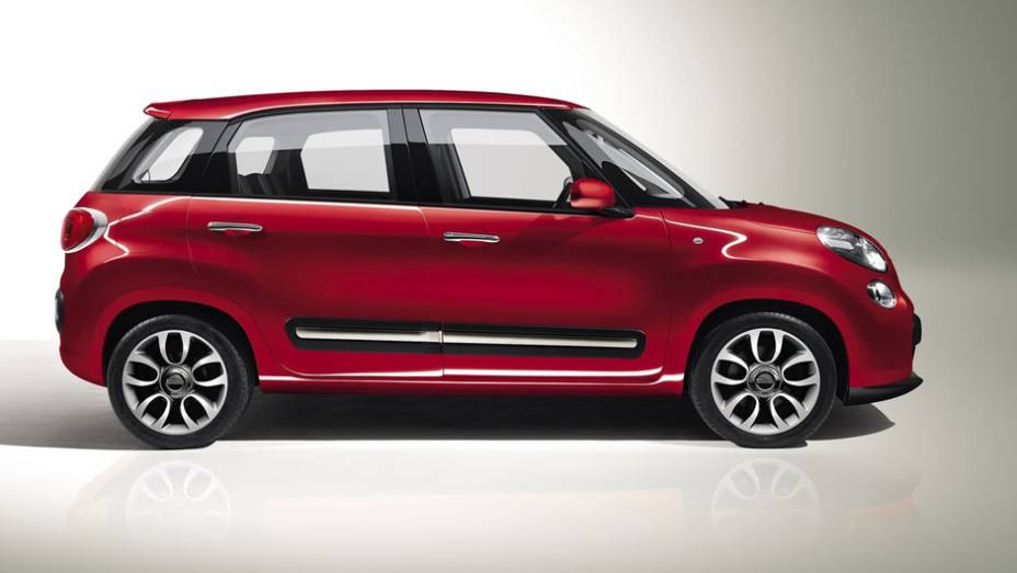Modelo foi inspirado no 600 Multipla, uma esp&eacute;cie de minivan compacta | <a href="https://beta-develop.quatrorodas.abril.com.br/saloes/genebra/2012/fiat-500l-678496.shtml" rel="migration">Leia mais</a>