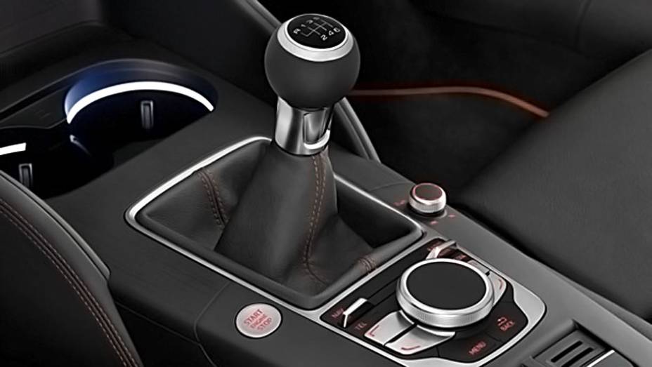 Freio de estacionamento eletromagn&eacute;tico tamb&eacute;m substitui o freio de m&atilde;o, utilizado no modelo atual | <a href="https://beta-develop.quatrorodas.abril.com.br/saloes/genebra/2012/audi-a3-678626.shtml" rel="migration">Leia mais</a>