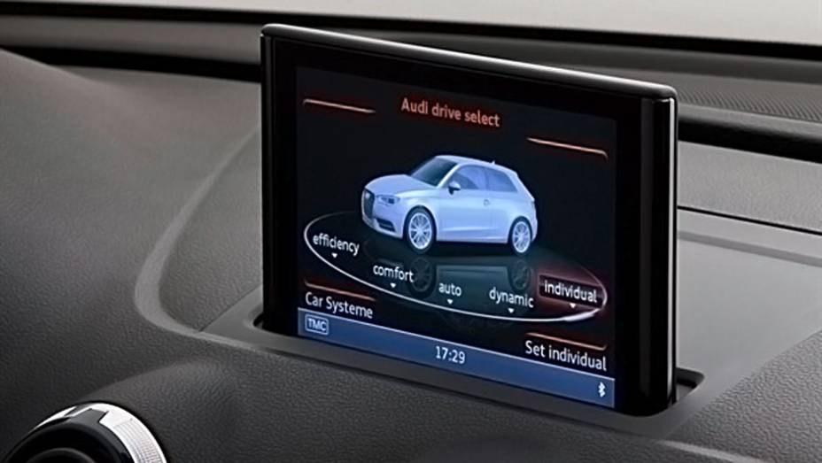 Sistema permite saber a dist&acirc;ncia em rela&ccedil;&atilde;o ao carro da frente | <a href="https://beta-develop.quatrorodas.abril.com.br/saloes/genebra/2012/audi-a3-678626.shtml" rel="migration">Leia mais</a>