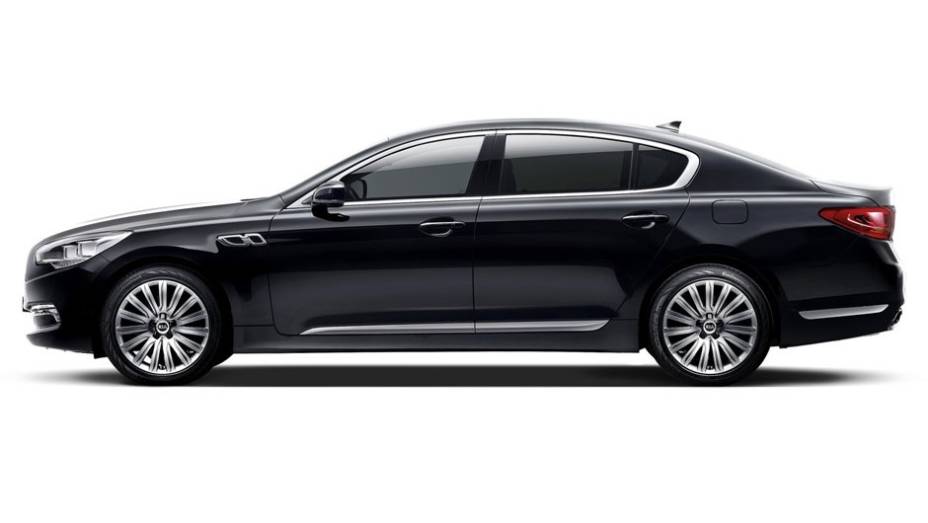 Por fora, o sedã traz uma grade em H, diferente do adotado em outros carros da marca | <a href="https://beta-develop.quatrorodas.abril.com.br/saloes/genebra/2012/kia-k9-678504.shtml" rel="migration">Leia mais</a> Por fora, o sedã traz uma grade em H, diferente do adotado em outros carros da marca | <a href="https://beta-develop.quatrorodas.abril.com.br/saloes/genebra/2012/kia-k9-678504.shtml" rel="migration">Leia mais</a>