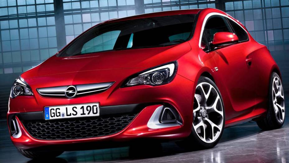 Sua pot&ecirc;ncia &eacute; de 280 cavalos | <a href="https://beta-develop.quatrorodas.abril.com.br/saloes/genebra/2012/opel-astra-opc-678691.shtml" rel="migration">Leia mais</a>