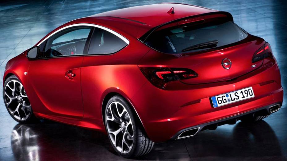 Modelo celebra os 150 anos da Opel | <a href="https://beta-develop.quatrorodas.abril.com.br/saloes/genebra/2012/opel-astra-opc-678691.shtml" rel="migration">Leia mais</a>