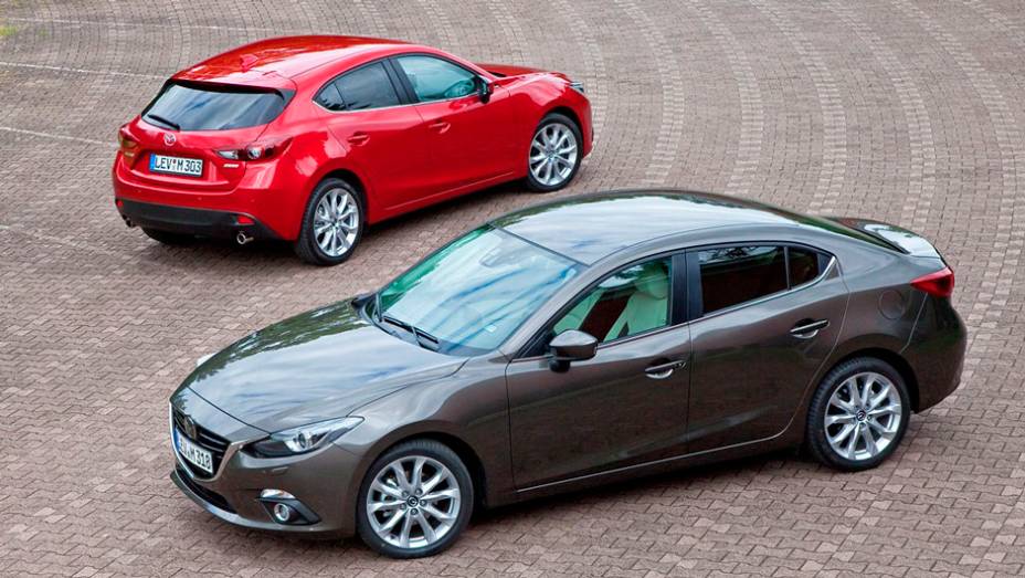 Sedã aparece com o visual ainda melhor que o do Mazda3 Hatch | <a href="https://beta-develop.quatrorodas.abril.com.br/noticias/fabricantes/primeiras-fotos-oficiais-mazda3-sedan-2014-sao-reveladas-745927.shtml" rel="migration">Leia mais</a>