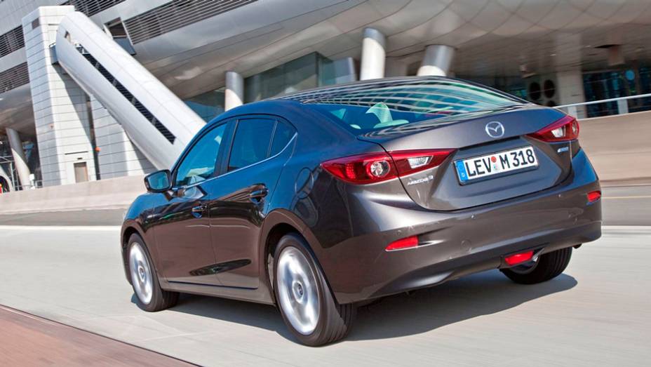 Modelo come&ccedil;ar&aacute; a ser vendido antes do fim de 2013 | <a href="https://beta-develop.quatrorodas.abril.com.br/noticias/fabricantes/primeiras-fotos-oficiais-mazda3-sedan-2014-sao-reveladas-745927.shtml" rel="migration">Leia mais</a>