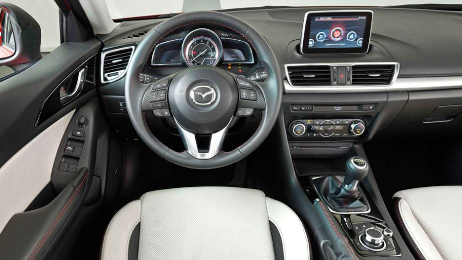 Como era de se esperar, a cabine interior será igual ao modelo hatch | <a href="https://beta-develop.quatrorodas.abril.com.br/noticias/fabricantes/primeiras-fotos-oficiais-mazda3-sedan-2014-sao-reveladas-745927.shtml" rel="migration">Leia mais</a> Como era de se esperar, a cabine interior será igual ao modelo hatch | <a href="https://beta-develop.quatrorodas.abril.com.br/noticias/fabricantes/primeiras-fotos-oficiais-mazda3-sedan-2014-sao-reveladas-745927.shtml" rel="migration">Leia mais</a>
