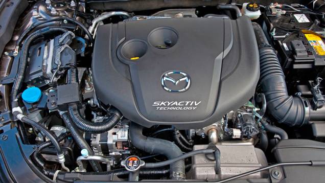 No momento não há detalhes sobre as opções de motorização, mas provavelmente serão emprestadas do hatchback | <a href="https://beta-develop.quatrorodas.abril.com.br/noticias/fabricantes/primeiras-fotos-oficiais-mazda3-sedan-2014-sao-reveladas-745927.shtml" rel="migration">Leia mais</a> No momento não há detalhes sobre as opções de motorização, mas provavelmente serão emprestadas do hatchback | <a href="https://beta-develop.quatrorodas.abril.com.br/noticias/fabricantes/primeiras-fotos-oficiais-mazda3-sedan-2014-sao-reveladas-745927.shtml" rel="migration">Leia mais</a>