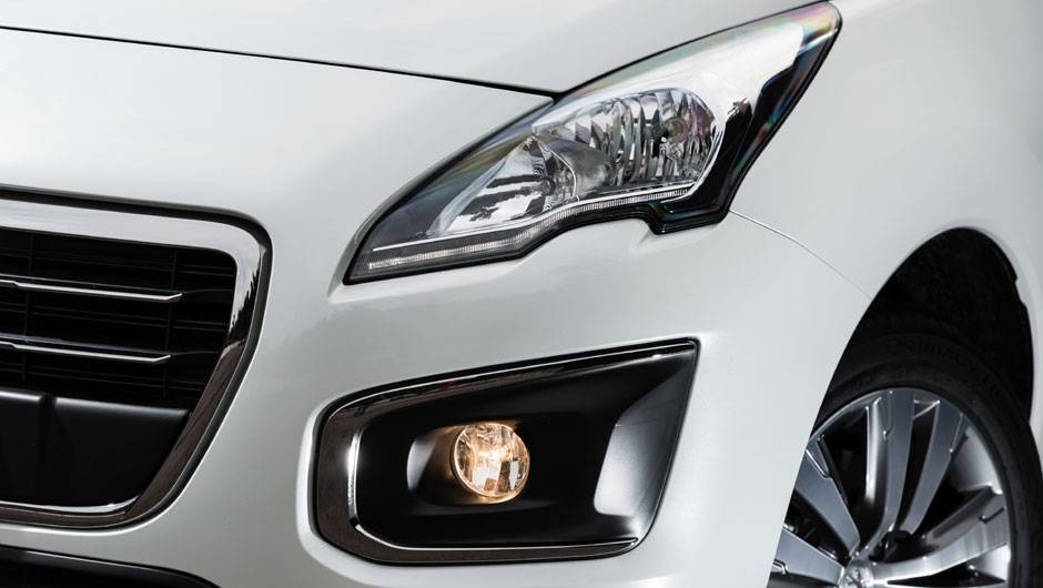 Frente ganhou novos far&oacute;is | <a href="https://beta-develop.quatrorodas.abril.com.br/noticias/fabricantes/novo-peugeot-3008-chega-ao-brasil-783426.shtml" rel="migration">Leia mais</a>