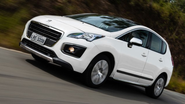 O novo 3008 &eacute; vendido em vers&atilde;o &uacute;nica, com motor 1.6 THP de 165 cv, por R$ 99.900 | <a href="https://beta-develop.quatrorodas.abril.com.br/noticias/fabricantes/novo-peugeot-3008-chega-ao-brasil-783426.shtml" rel="migration">Leia mais</a>