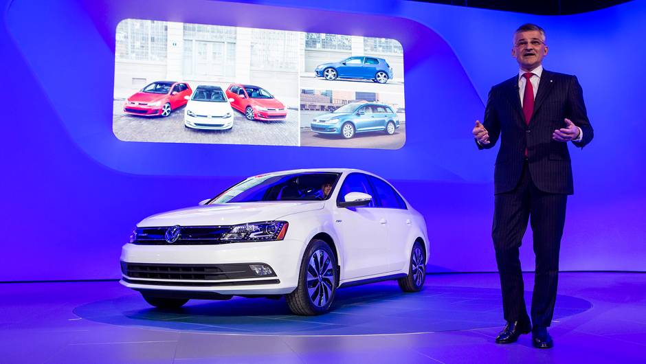 Volkswagen Jetta 2015 | <a href="https://beta-develop.quatrorodas.abril.com.br/noticias/fabricantes/jetta-2015-revelado-ganha-novidades-779724.shtml" rel="migration">Leia mais</a> Volkswagen Jetta 2015 | <a href="https://beta-develop.quatrorodas.abril.com.br/noticias/fabricantes/jetta-2015-revelado-ganha-novidades-779724.shtml" rel="migration">Leia mais</a>