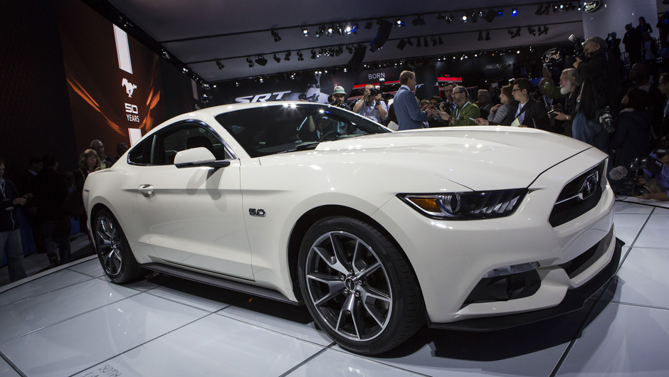 Ford Mustang 50th anniversary | <a href="https://beta-develop.quatrorodas.abril.com.br/noticias/saloes/new-york-2014/ford-anuncia-mustang-50-year-limited-edition-779908.shtml" rel="migration">Leia mais</a>