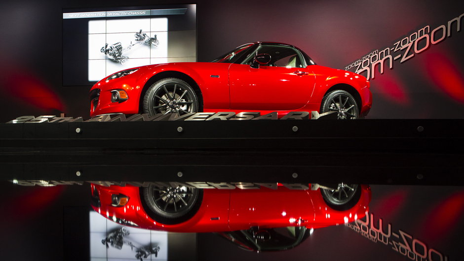 Mazda MX-5 Miata 25th Anniversary Edition | <a href="https://beta-develop.quatrorodas.abril.com.br/noticias/saloes/new-york-2014/mazda-revela-mx-5-25th-anniversary-edition-salao-nova-york-779961.shtml" rel="migration">Leia mais</a>