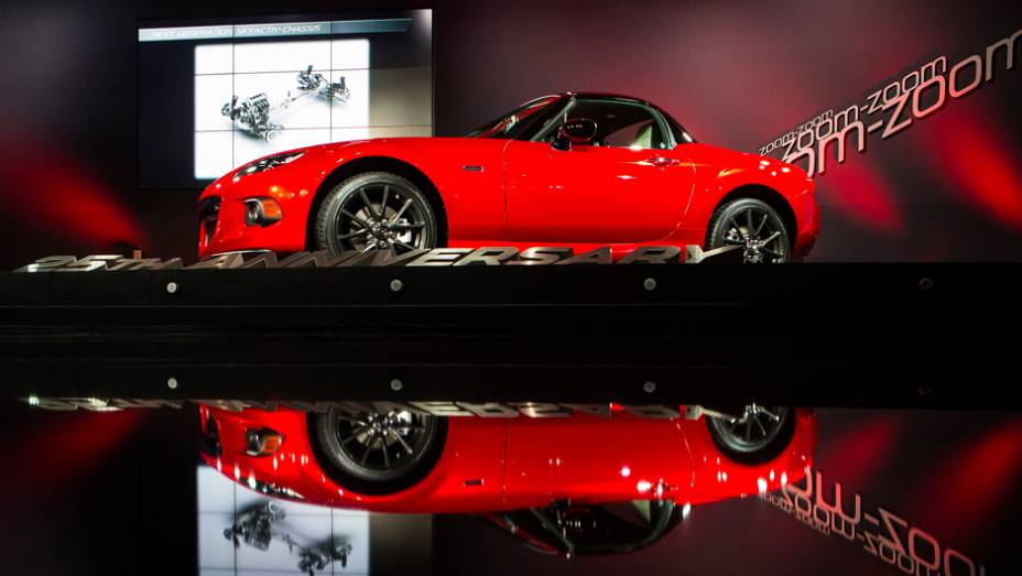 Mazda MX-5 Miata 25th Anniversary Edition | <a href="https://beta-develop.quatrorodas.abril.com.br/noticias/saloes/new-york-2014/mazda-revela-mx-5-25th-anniversary-edition-salao-nova-york-779961.shtml" rel="migration">Leia mais</a> Mazda MX-5 Miata 25th Anniversary Edition | <a href="https://beta-develop.quatrorodas.abril.com.br/noticias/saloes/new-york-2014/mazda-revela-mx-5-25th-anniversary-edition-salao-nova-york-779961.shtml" rel="migration">Leia mais</a>