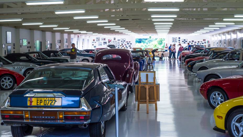Ao lado do Citroën SM ficam alguns intrusos japoneses, como Honda NSX, Mazda RX-7 e Mazda Miata | <a href="https://beta-develop.quatrorodas.abril.com.br/galerias/especiais/colecao-carros-antigos-parte-1-852734.shtml" target="_blank" rel="migration">Veja a parte 1</a> | <a href="https://quat" rel="migration"></a> Ao lado do Citroën SM ficam alguns intrusos japoneses, como Honda NSX, Mazda RX-7 e Mazda Miata | <a href="https://beta-develop.quatrorodas.abril.com.br/galerias/especiais/colecao-carros-antigos-parte-1-852734.shtml" target="_blank" rel="migration">Veja a parte 1</a> | <a href="https://quat" rel="migration"></a>