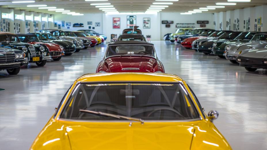 Mais uma vis&atilde;o geral do acervo de raridades europeias | <a href="https://beta-develop.quatrorodas.abril.com.br/galerias/especiais/colecao-carros-antigos-parte-1-852734.shtml" target="_blank" rel="migration">Veja a parte 1</a> | <a href="https://beta-develop.quatrorodas.abril.com.br/galerias/especiais/co" rel="migration"></a>