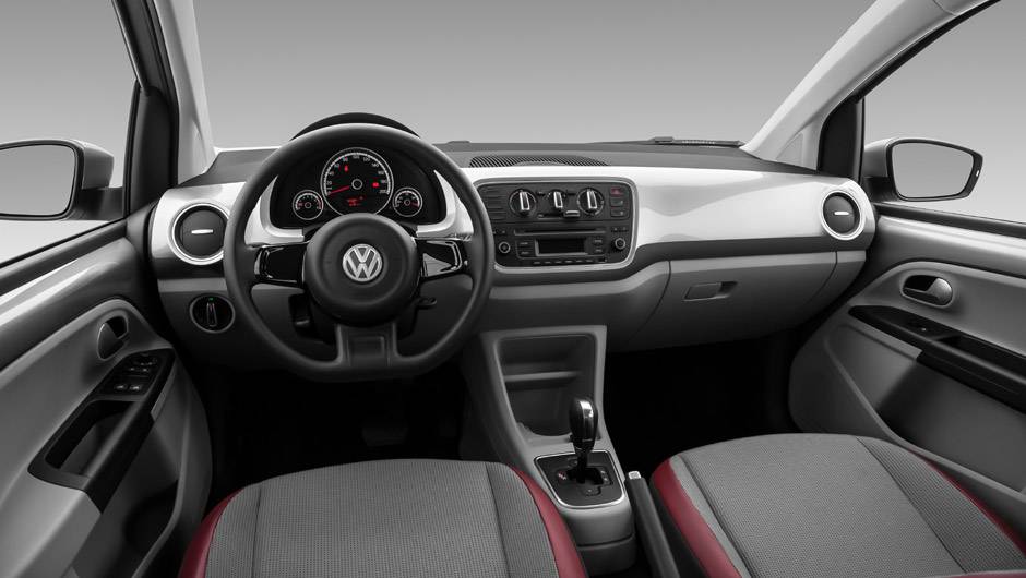 O acabamento mais refinado inclui revestimento dos bancos em dois tons e painel com apliques na mesma cor da carroceria | <a href="https://beta-develop.quatrorodas.abril.com.br/noticias/fabricantes/vw-up-ganha-versao-duas-portas-cambio-i-motion-780612.shtml" rel="migration"></a> O acabamento mais refinado inclui revestimento dos bancos em dois tons e painel com apliques na mesma cor da carroceria | <a href="https://beta-develop.quatrorodas.abril.com.br/noticias/fabricantes/vw-up-ganha-versao-duas-portas-cambio-i-motion-780612.shtml" rel="migration"></a>