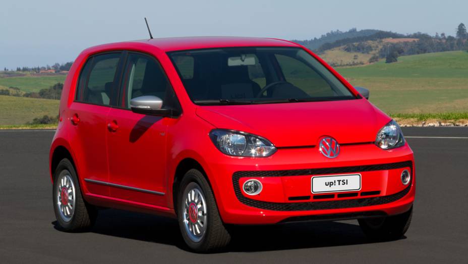 Fora a tampa traseira, n&atilde;o h&aacute; diferen&ccedil;as significativas no visual do Up! TSI; as vers&otilde;es Red/White/Black, inclusive, passam a ser vendidas apenas com o novo motor | <a href="https://beta-develop.quatrorodas.abril.com.br/carros/impressoes/volkswagen-up-tsi-890180.shtml" rel="migration"></a>