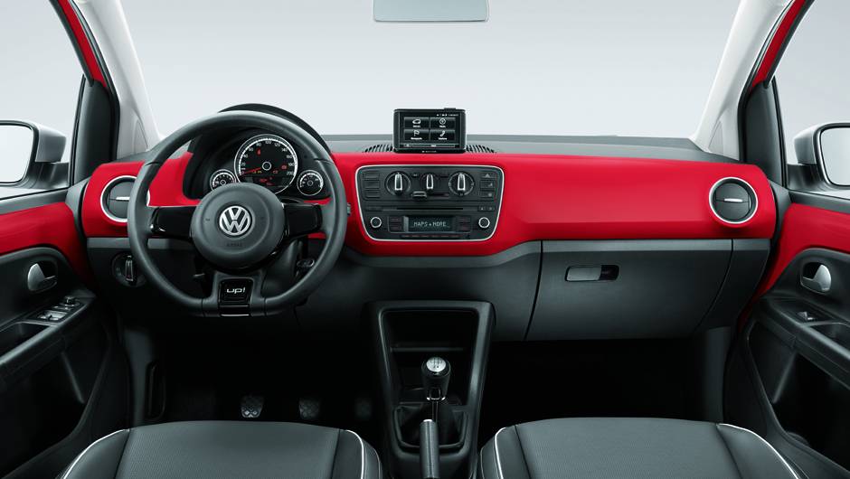 Nenhuma alteração no interior, que segue o padrão de acabamento e cores de cada versão | <a href="https://beta-develop.quatrorodas.abril.com.br/carros/impressoes/volkswagen-up-tsi-890180.shtml" target="_blank" rel="migration">Leia mais</a> Nenhuma alteração no interior, que segue o padrão de acabamento e cores de cada versão | <a href="https://beta-develop.quatrorodas.abril.com.br/carros/impressoes/volkswagen-up-tsi-890180.shtml" target="_blank" rel="migration">Leia mais</a>
