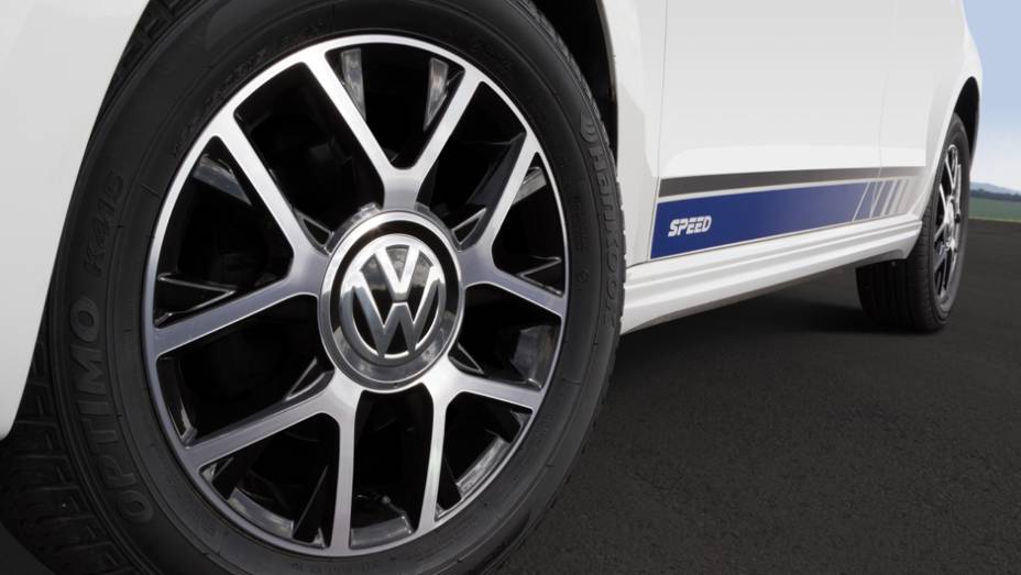 As rodas de liga leve de 15 polegadas tamb&eacute;m equipam apenas a vers&atilde;o Speed | <a href="https://beta-develop.quatrorodas.abril.com.br/carros/impressoes/volkswagen-up-tsi-890180.shtml" target="_blank" rel="migration">Leia mais</a>