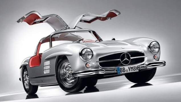 Mercedes SL: Todos lembram da 300 SL 1954, com suas icônicas portas asa-de-gaivota. Poucos lembram que a linha ainda dispunha dos roadsters 300SL e 190 SL, carroceria que prevaleceu na sigla Mercedes SL: Todos lembram da 300 SL 1954, com suas icônicas portas asa-de-gaivota. Poucos lembram que a linha ainda dispunha dos roadsters 300SL e 190 SL, carroceria que prevaleceu na sigla