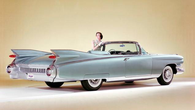 Cadillac Eldorado: Havia três versões de carroceria em 1959, mas só a conversível é lembrada. Tanto que o conversível da Série 62, mais simples e barato, vira é mexe é confundido com o Eldorado. Cadillac Eldorado: Havia três versões de carroceria em 1959, mas só a conversível é lembrada. Tanto que o conversível da Série 62, mais simples e barato, vira é mexe é confundido com o Eldorado.