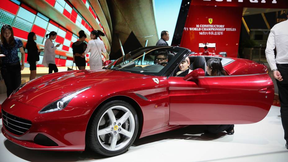 Ferrari California T | <a href="https://beta-develop.quatrorodas.abril.com.br/noticias/saloes/pequim-2014/l" rel="migration">Leia mais</a>