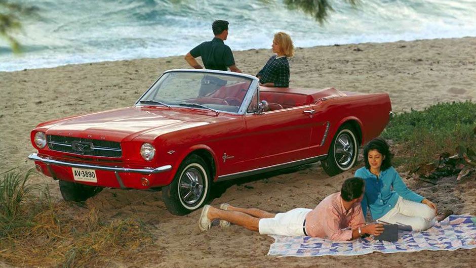 Lan&ccedil;ado em 1964, o Mustang tinha uma proje&ccedil;&atilde;o de vendas bastante modesta para o primeiro ano: 100 mil unidades, volume este atingido em apenas tr&ecirc;s meses
