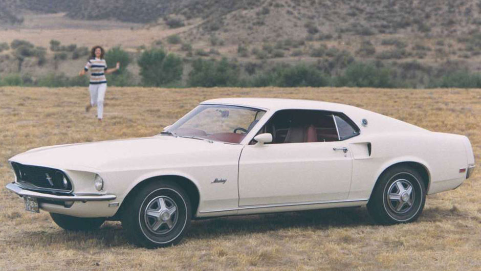 A primeira mudan&ccedil;a visual aconteceu em 1969, quando os designers da Ford o deixaram maior e com estilo mais s&oacute;brio