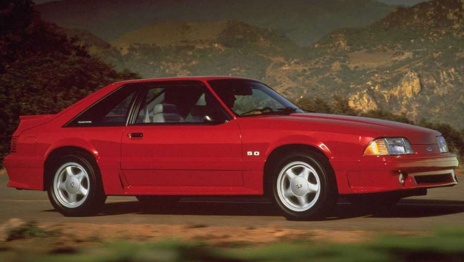 A partir de 1987, o Mustang ganhou uma dianteira mais "bicuda", de olho em uma melhor aerodin&acirc;mica