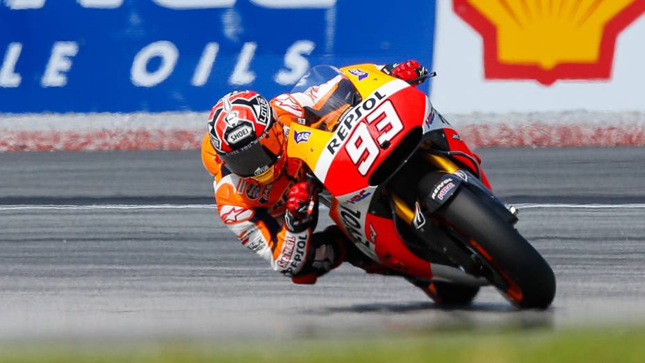 Foi a 50ª pole da carreira do espanhol. | <a href="https://beta-develop.quatrorodas.abril.com.br/moto/noticias/motogp-marquez-crava-pole-malasia-807785.shtml" rel="migration">Leia mais</a>