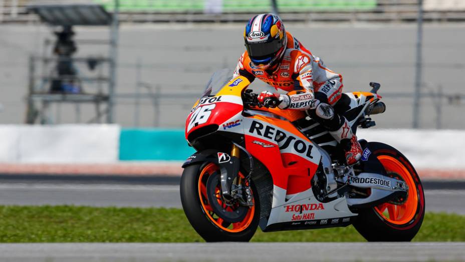 Pedrosa briga pela segunda posição e larga em segundo. | <a href="https://beta-develop.quatrorodas.abril.com.br/moto/noticias/motogp-marquez-crava-pole-malasia-807785.shtml" rel="migration">Leia mais</a>