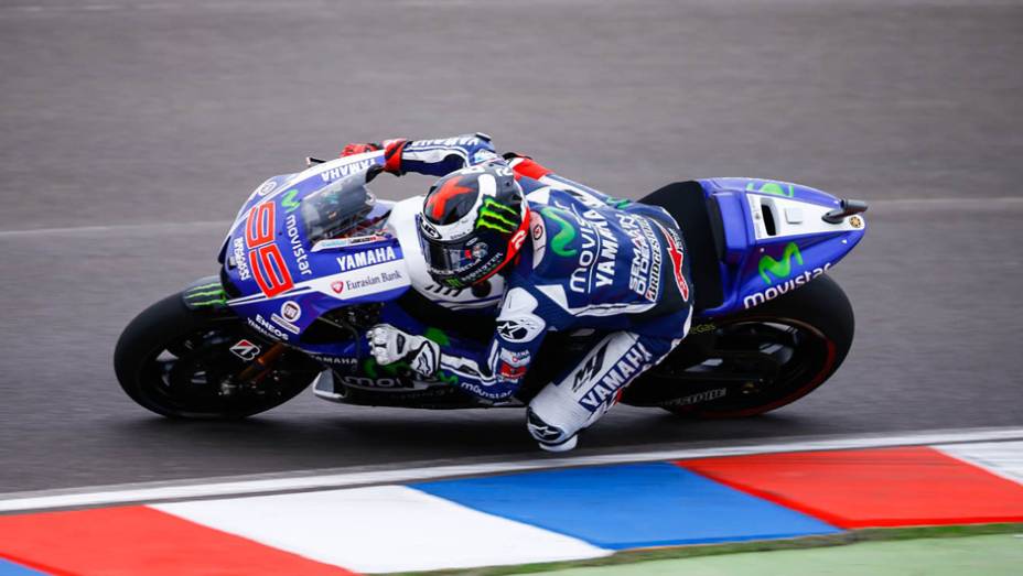 Galeria de Quatro Rodas da MotoGP - Argentina (s&aacute;bado) - Jorge Lorenzo. | <a href="https://beta-develop.quatrorodas.abril.com.br/moto/noticias/marquez-mantem-dominio-pole-argentina-780906.shtml" rel="migration">Leia mais</a>