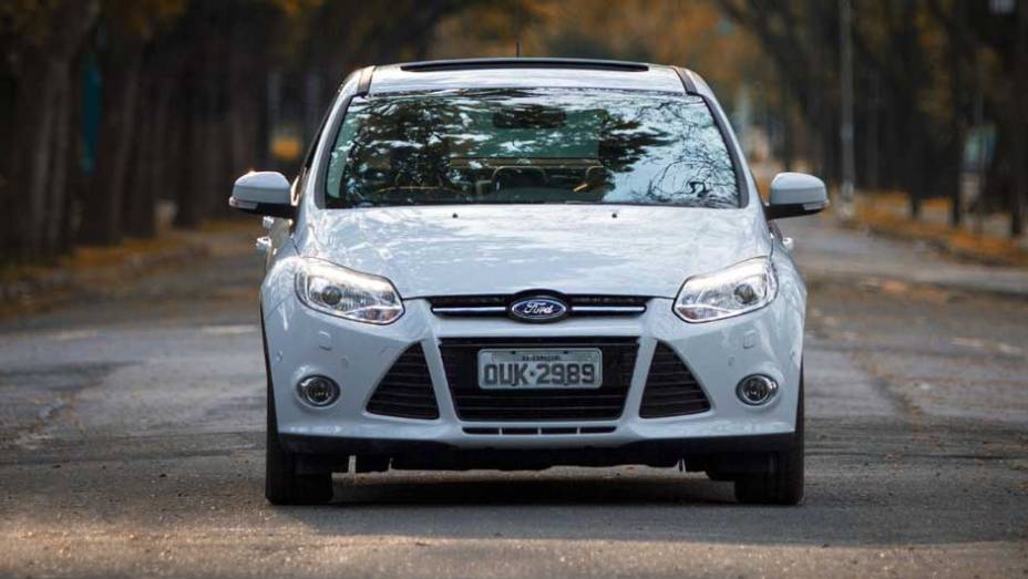 A frente &eacute; moderna, mas mudar&aacute; em breve na Europa para se adequar &agrave; nova identidade visual da Ford | <a href="https://beta-develop.quatrorodas.abril.com.br/carros/lancamentos/novo-ford-focus-sedan-755333.shtml" rel="migration">Leia mais</a>
