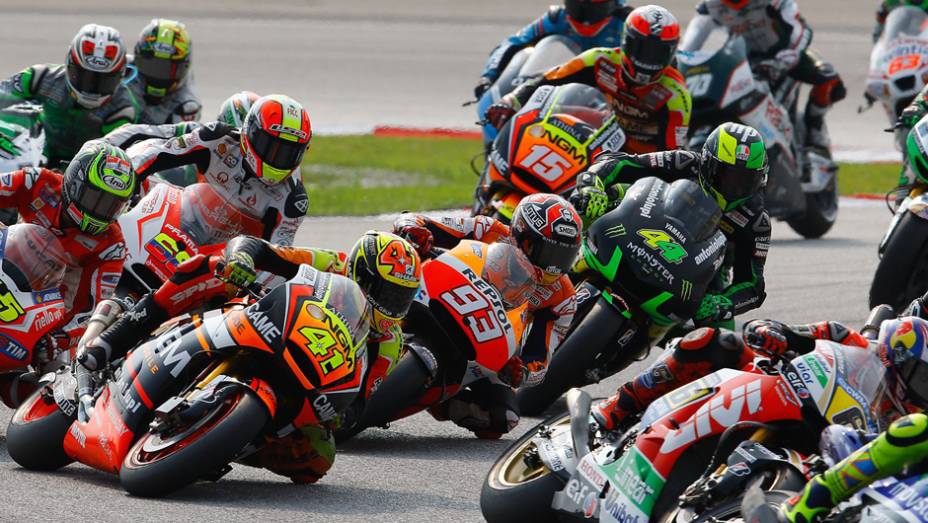 Primeiras curvas com muita disputa | <a href="https://beta-develop.quatrorodas.abril.com.br/moto/noticias/motogp-marquez-vence-pela-12a-vez-807821.shtml" rel="migration">Leia mais</a>