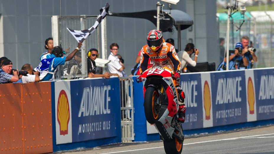 Márquez venceu pela 12ª vez no ano | <a href="https://beta-develop.quatrorodas.abril.com.br/moto/noticias/motogp-marquez-vence-pela-12a-vez-807821.shtml" rel="migration">Leia mais</a>