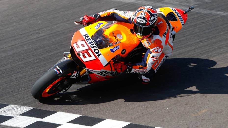 Marc M&aacute;rquez mant&eacute;m a lideran&ccedil;a com 75 pontos. | <a href="https://beta-develop.quatrorodas.abril.com.br/moto/noticias/marquez-show-vence-terceira-ano-780924.shtml" rel="migration">Leia mais</a>
