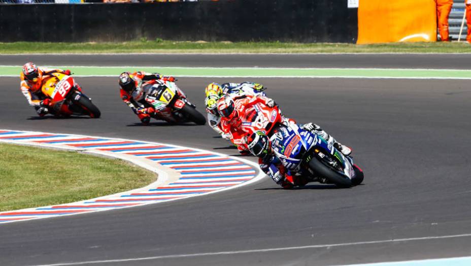 O espanhol da Yamaha liderou boa parte da corrida. | <a href="https://beta-develop.quatrorodas.abril.com.br/moto/noticias/marquez-show-vence-terceira-ano-780924.shtml" rel="migration">Leia mais</a>