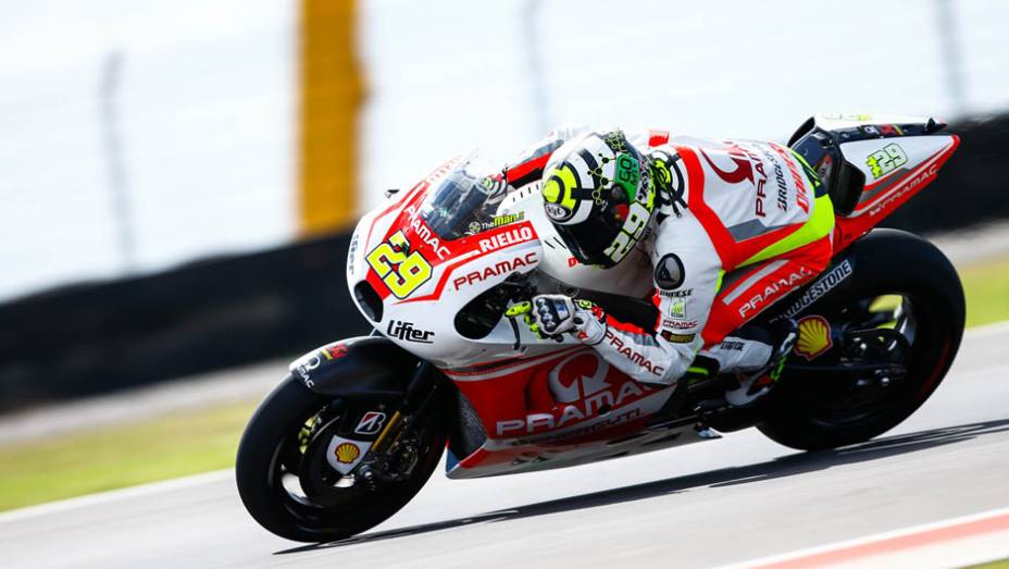 Andrea Iannone chegou a andar em segundo, mas terminou em sexto. | <a href="https://beta-develop.quatrorodas.abril.com.br/moto/noticias/marquez-show-vence-terceira-ano-780924.shtml" rel="migration">Leia mais</a>