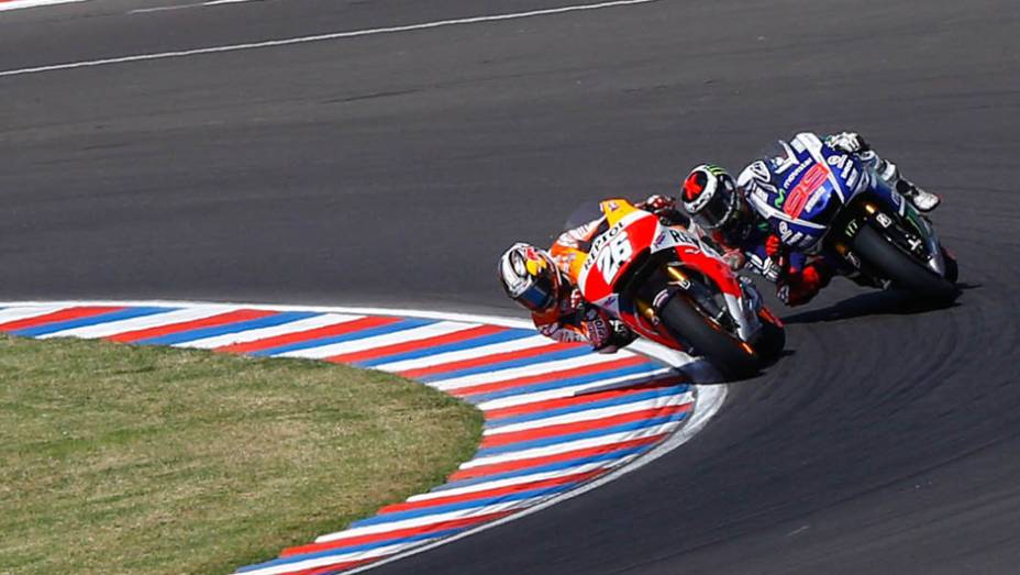 Faltando duas voltas, Pedrosa ganha a segunda posi&ccedil;&atilde;o de Lorenzo | <a href="https://beta-develop.quatrorodas.abril.com.br/moto/noticias/marquez-show-vence-terceira-ano-780924.shtml" rel="migration">Leia mais</a>