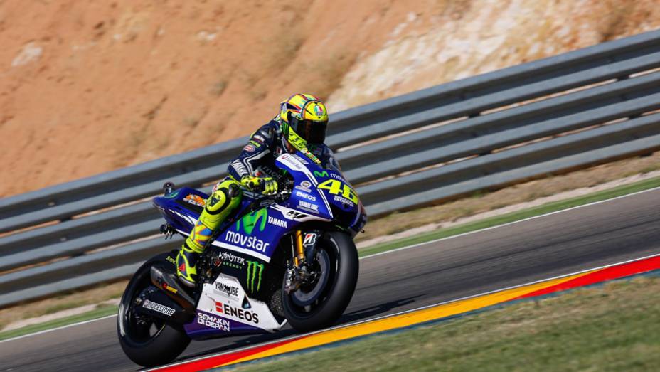 Valentino Rossi completa a segunda fila | <a href="https://beta-develop.quatrorodas.abril.com.br/moto/noticias/motogp-marquez-crava-11a-pole-ano-802760.shtml" rel="migration">Leia mais</a>