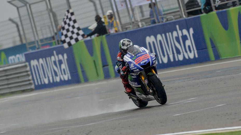 Jorge Lorenzo conquistou a primeira vitória no ano | <a href="https://beta-develop.quatrorodas.abril.com.br/moto/noticias/lorenzo-vence-prova-numero-800-motogp-802800.shtml" rel="migration">Leia mais</a>