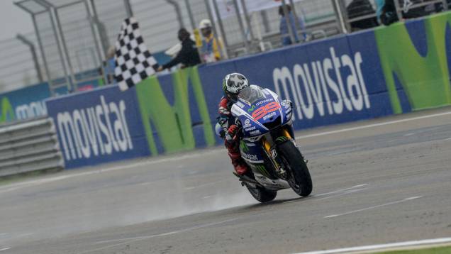 Jorge Lorenzo conquistou a primeira vitória no ano | <a href="https://beta-develop.quatrorodas.abril.com.br/moto/noticias/lorenzo-vence-prova-numero-800-motogp-802800.shtml" rel="migration">Leia mais</a> Jorge Lorenzo conquistou a primeira vitória no ano | <a href="https://beta-develop.quatrorodas.abril.com.br/moto/noticias/lorenzo-vence-prova-numero-800-motogp-802800.shtml" rel="migration">Leia mais</a>